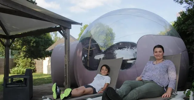 photo  le camping de la route d’or à la flèche propose de dormir dans une bulle transparente pour pouvoir admirer le ciel.  &copy;  le maine libre 