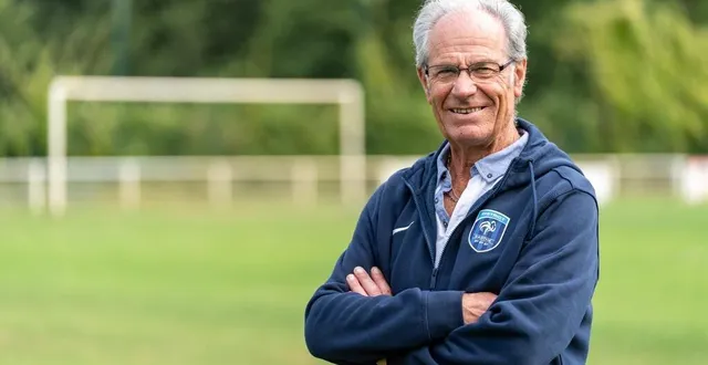 photo  gérard négrier sur le terrain du complexe sportif du val de vray, chez lui, à saint-saturnin.  &copy;  le maine libre - xavier sarrat 