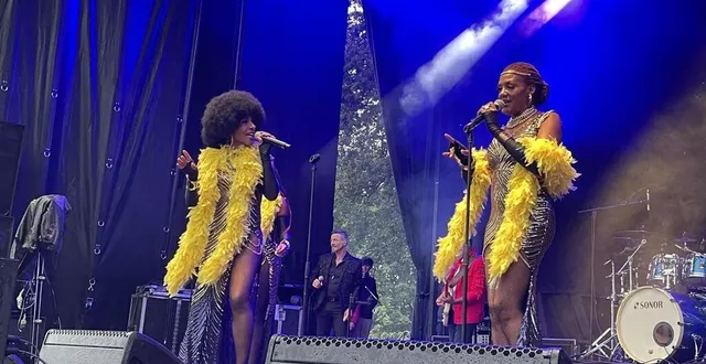 photo  tuffé-val-de-la-chéronne, 17 août 2024. boney m story est entré en scène à 20 h 15 pour 1 h 30 de show.  &copy;  le maine libre 