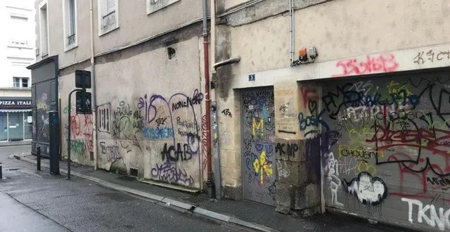 photo  la rue de la croix, où des témoins ont vu l’homme agoniser.  &copy;  ouest-france 