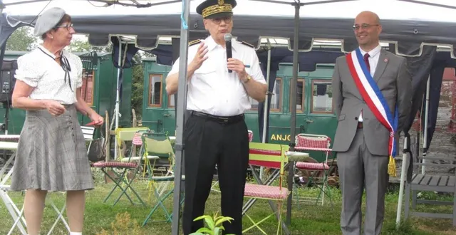 photo  martine richoux (en habit d’époque), présidente de l’aapa, philippe chopin, préfet de maine-et-loire, et franck poquin, maire de saint-léger-de-linières et conseiller départemental.  &copy;  co 