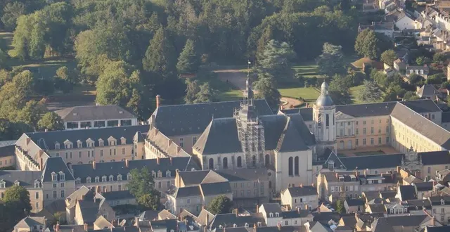 photo  au départ de la suze-sur-sarthe, pédalez jusqu’au prytanée national militaire de la flèche, en visitant de jolies communes rurales.  &copy;  archives ouest-france 