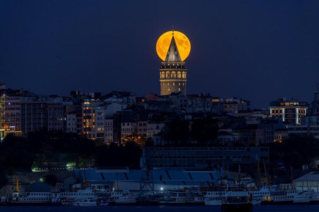 EN IMAGES. La « Super Lune Bleue » offre un somptueux spectacle à