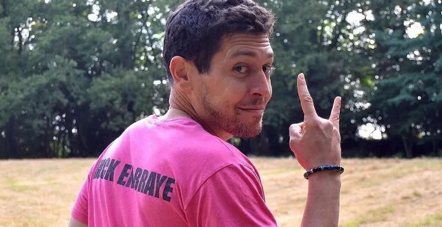 photo  attia barrère-le roy, président de l’association akiroy events, porte le t-shirt du festival.  &copy;  ouest-france 