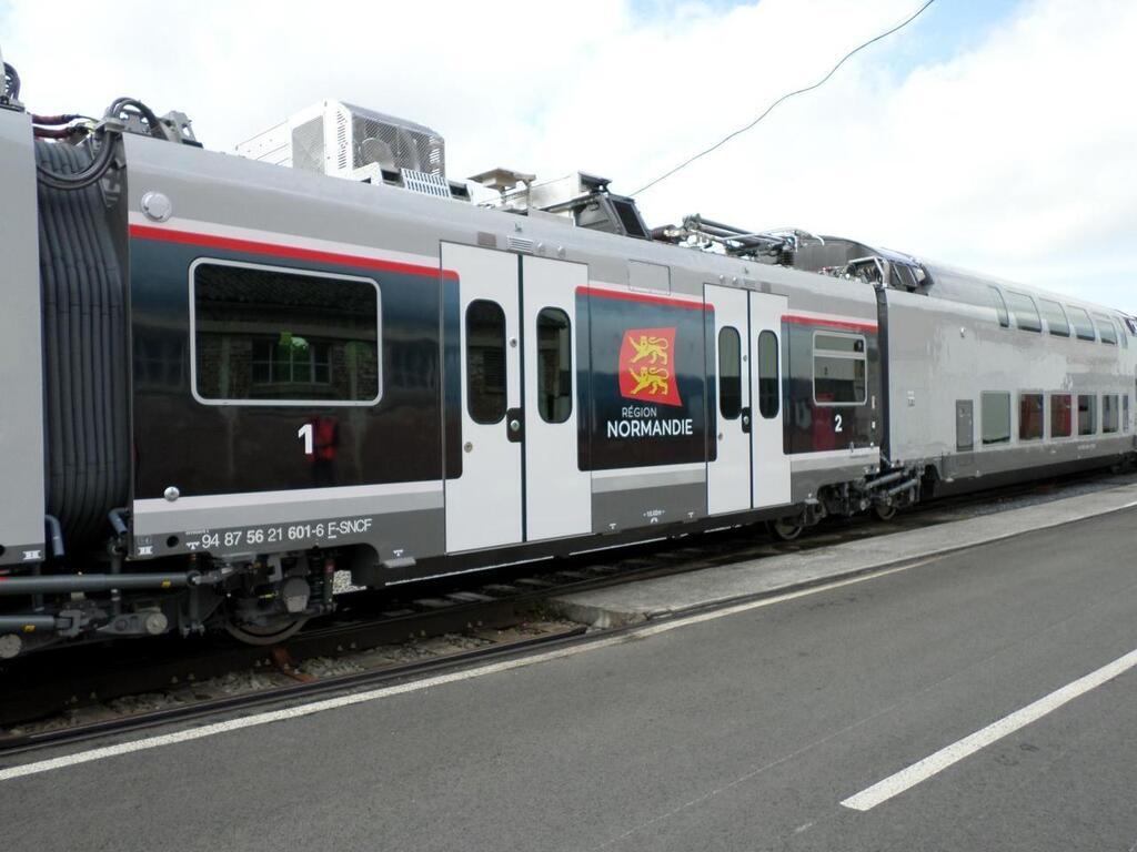 Interrompu entre Paris et la Normandie depuis midi, le trafic SNCF