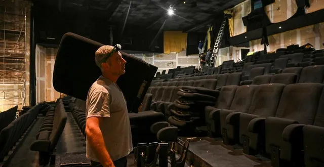 photo  les travaux ont commencé dans la salle n° 1, la plus grande du complexe, où les fauteuils vont être changés.  &copy;  le maine libre – denis lambert 