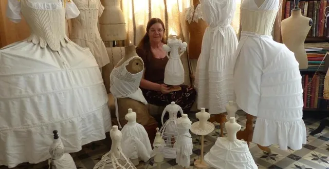 photo  nicole lecaille devant ses reproductions de sous-vêtements, dont certains seront exposés au château de dobert.  &copy;  1 costume 1 époque 