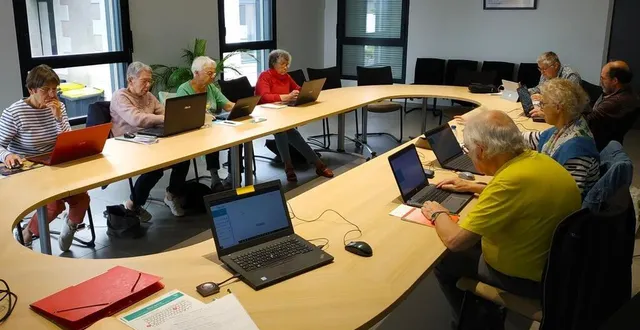 photo  dans ces ateliers, l’ambiance calme et détendue permet d’appréhender les démarches numériques désormais indispensables dans notre quotidien.  &copy;  ouest-france 