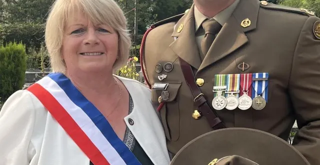 photo  agnès laigre, maire, en compagnie de l’attaché militaire à l’ambassade d’australie.  &copy;  ouest-france 