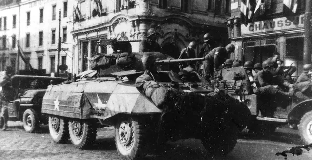 photo  l’arrivée des alliés américains lors de la libération du mans (sarthe) en août 1944.  &copy;  archives ouest-france 