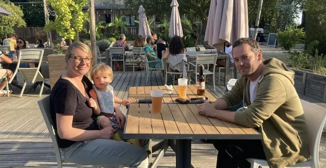 photo  angélique, jérémy et leur fils mathis trouvent la guinguette adaptée pour les enfants en bas âge.  &copy;  ouest-france 