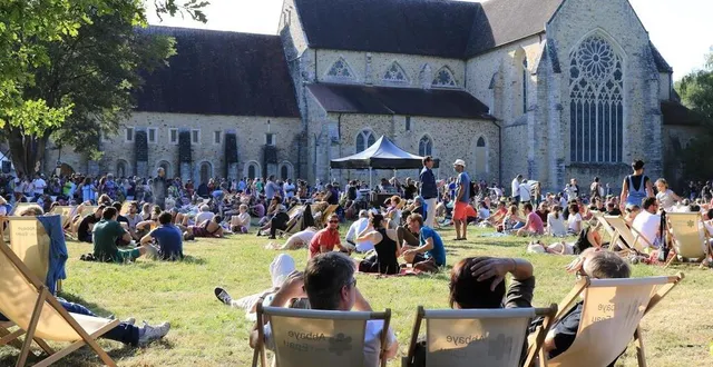 photo  entre patrimoine et avant-garde, les siestes teriaki attirent les familles, connaisseurs ou simples curieux, dans le cadre de l’abbaye royale de l’epau, à yvré-l’évêque, aux portes du mans (sarthe).  &copy;  archives ouest-france 