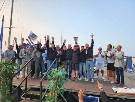 photo L’équipage de « Karibario » (à gauche) a remporté le groupe Osiris 1, devant celui des « Rapetous » (au centre) vainqueur l’an passé. Ouest-France. 