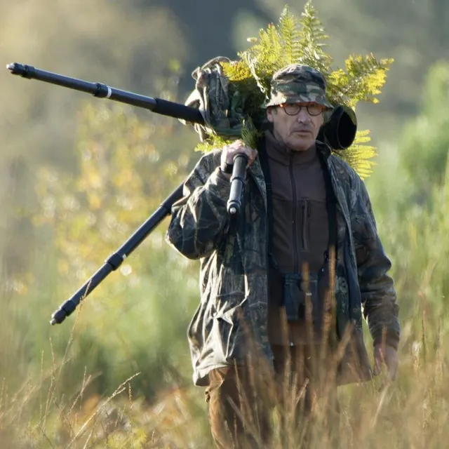 Jacques Lelong en tenue d'affut. Jacques Lelong photo jacques lelong en tenue d'affut. © jacques lelong