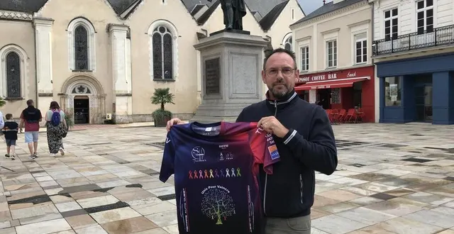 photo  frédéric moreau participe avec cinq autres cyclistes aux 24 heures vélo au mans, ces 24 et 25 août 2024, pour l’association unis pour vaincre de la flèche, afin de récolter des dons contre le cancer.  &copy;  le maine libre 