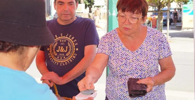 photo  marie-anne estime qu’il serait plus simple d’avoir un distributeur, mais elle est obligée de s’adapter.  &copy;  le maine libre 