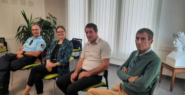 photo  le major christophe prouteau de la gendarmerie du lude, madame marie-elize tilly la sous-préfète, christian leroy, le premier adjoint et marc lesschaeve, le maire de luché-pringé.  &copy;  ouest-france 
