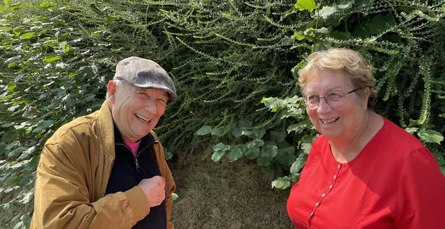 photo  patricia édet, maire de saint-martin-des-monts depuis 2001, et son deuxième adjoint jacques brouard témoignent de l’atmosphère positive qui imprègne le village.  &copy;  le maine libre 