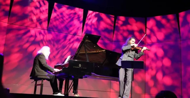 photo  la prestation d’yvan cassar et nemanja radulovic, aux frontières du baroque, a enthousiasmé le public présent à la scène joël le theule, samedi 24 août 2024.  &copy;  ouest-france 