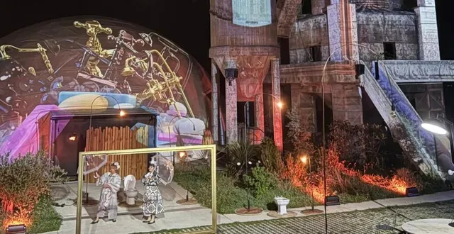 photo  deux femmes se rencontrent dans une salle de bains.  &copy;  citadelle des anges 