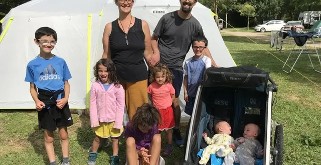 photo  la famille beauregard-locas au camping municipal de la flèche, ce mercredi 21 août 2024.  &copy;  le maine libre 