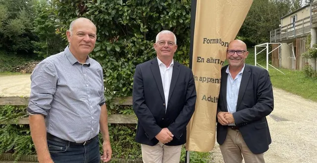 photo  bruno manguy (à droite) et philippe guignon (à gauche) ont fait le point sur l’année scolaire à venir.  &copy;  le maine libre 