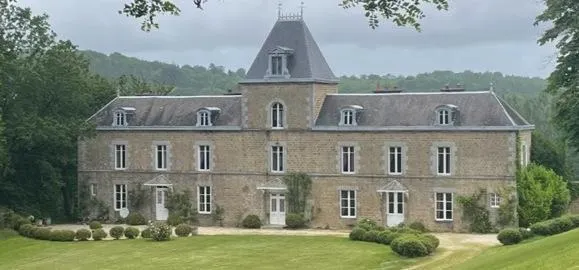 photo  le château de ségrie-fontaine, commune déléguée d’athis-val-de-rouvre (orne), acquis par sigrid et xavier de montrond.  &copy;  famille montrond 