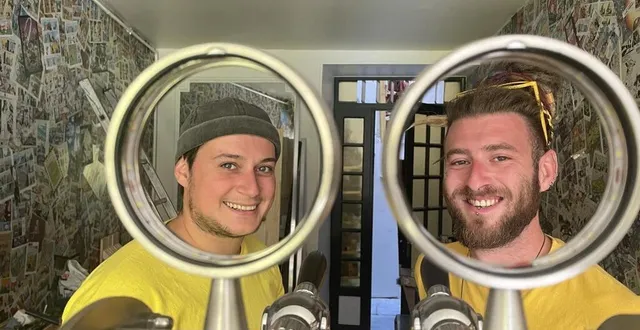 photo  tom roustain et andré descours ont racheté le bar des piétons, rue aux sieurs à alençon. leur établissement, la barikade, ouvrira cet automne.  &copy;  ouest-france 