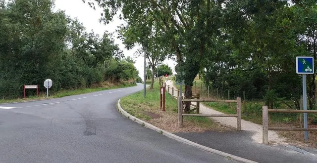 photo  l’entrée provisoire du parcours s’effectue en bas de la route du plessis. le projet prévoit une traversée de la chaussée sécurisée pour les cyclistes et les piétons.  &copy;  ouest-france 