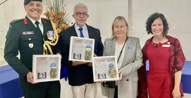 photo  philippe bigot, maire de sainte-gauburge-sainte-colombe (orne), et patricia lefeuvrier, maire de montormel, entourés des représentants de l’ambassade du canada.  &copy;  ouest-france 