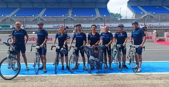 photo  des surveillants du centre pénitentiaire alençon - condé-sur-sarthe ont participé pour la première fois aux 24 h vélo du mans, les 23 et 24 août 2024.  &copy;  dr 