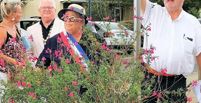 photo  une réplique du bombardier halifax a été inaugurée au square marie-fortier.  &copy;  le maine libre. 