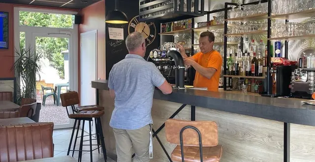 photo  le bar le forestier, tenu par jérôme fayel, est ouvert chaque matin du mardi au dimanche et l’après-midi du mardi au samedi.  &copy;  ouest-france 