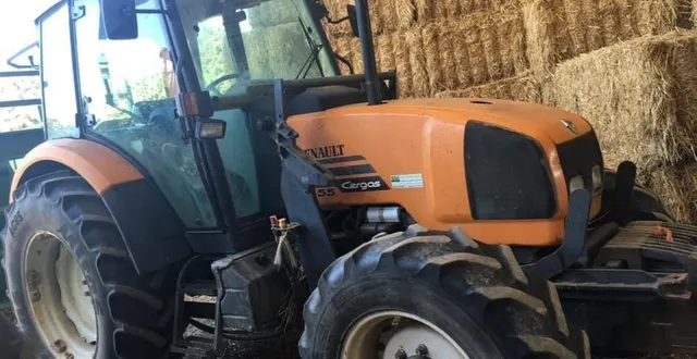 photo  le renault cergos 355 de frédéric cosson a été volé dans un champ de maïs, à saint-aubin-de-locquenay, dans la nuit de lundi à mardi.  &copy;  frédéric cosson 