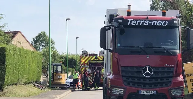 photo  un poids lourd a percuté le vélo d’une cycliste, rue wladimir-martel, à sarceaux.  &copy;  ouest-france 