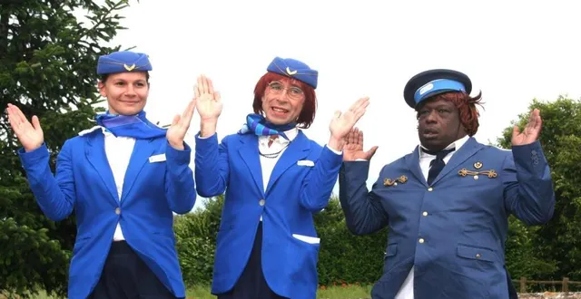 photo  air kronos, une partie de la troupe « les tombés de la lune », compagnie de théâtre de la ferté-bernard.  &copy;  le maine libre 