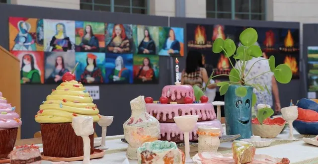 photo  les ateliers du centre d’art organisent leur exposition annuelle à la halle au blé. les créations sont à découvrir jusqu’au 1er septembre.  &copy;  archives ouest france 