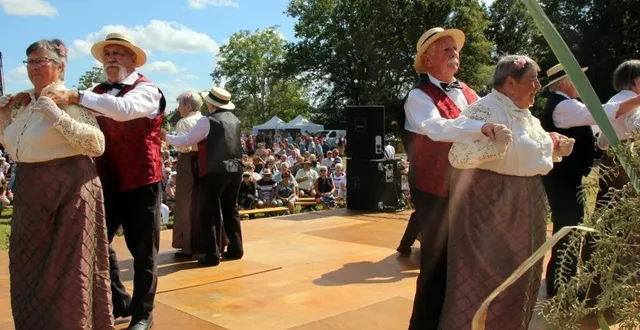 photo  le count folk dance défend le patrimoine sarthois.  &copy;  le maine libre 