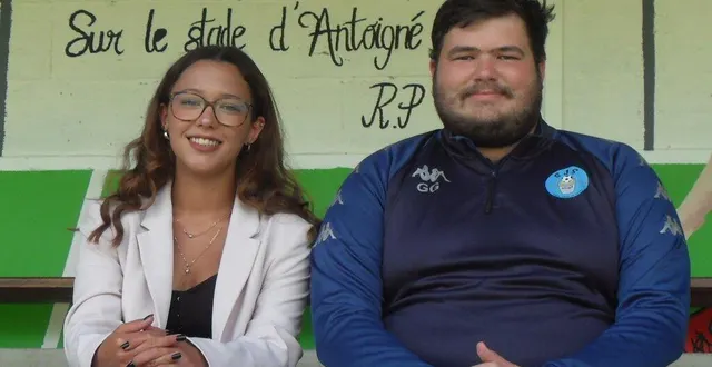 photo  oriann à côté de gaël, son tuteur, au sein du club saint jamois  &copy;  le maine libre 