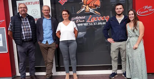 photo  michel chancerel et sylvain brière, adjoints au maire ; rachel laurent, conseillère municipale ; dan et astrid lecoq.  &copy;  ouest-france 