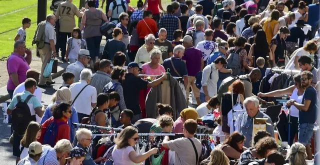 photo  le grand bric-à-brac de jaurès (2 km) au mans revient ce dimanche 1er septembre.  &copy;  archives le maine libre – denis lambert 