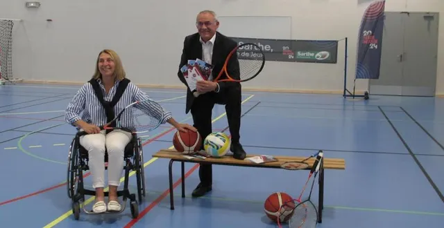 photo  valérie radou et vincent hulot lors de la présentation de ce guide des sports.  &copy;  le maine libre 