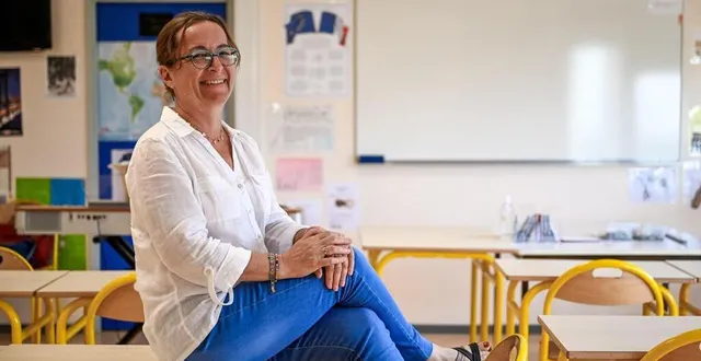 photo  edmée le caër, dans sa classe de collège, à alençon (orne).  &copy;  martin roche / ouest-france 