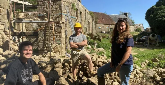 photo  paul huguet, aurélien cantegrel et anna cholle, trois des cinq jeunes architectes à rénover la normandière (les deux autres sont théo martinelli et théophile aureau).  &copy;  ouest-france 