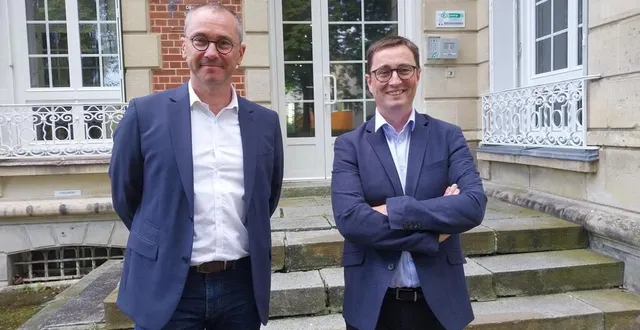 photo  guillaume margeot, proviseur adjoint, et stéphane garnung, nouveau proviseur du lycée flora-tristan.  &copy;  ouest-france 