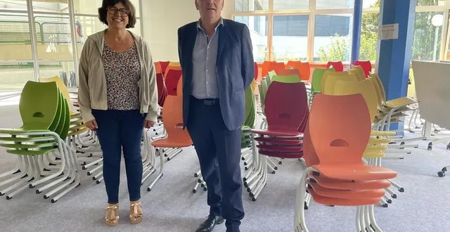 photo  éric sailleau, le principal du collège pierre-reverdy, et son adjointe, marie-france melet, au milieu du nouveau mobilier de l’espace restauration désormais géré par le conseil départemental de la sarthe.  &copy;  ouest-france 