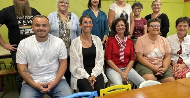 photo  le personnel de l’école du sacré-coeur en cette rentrée 2024. manquent sur la photo une enseignante et la secrétaire.  &copy;  ouest-france 