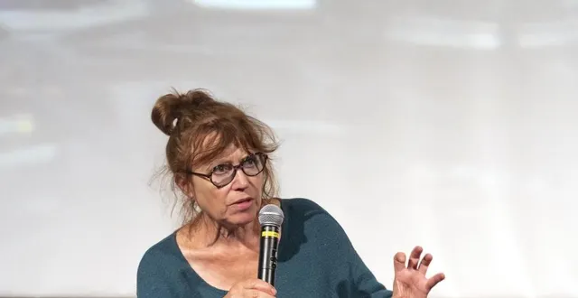 photo  les 400 coups, 29 août. patricia mazuy à la rencontre du public de « la prisonnière de bordeaux ». patricia mazuy était de la première édition du festival premiers plans en 1989 avec « peaux de vaches » qui reçut le prix du public.  &copy;  nathalie guihard 