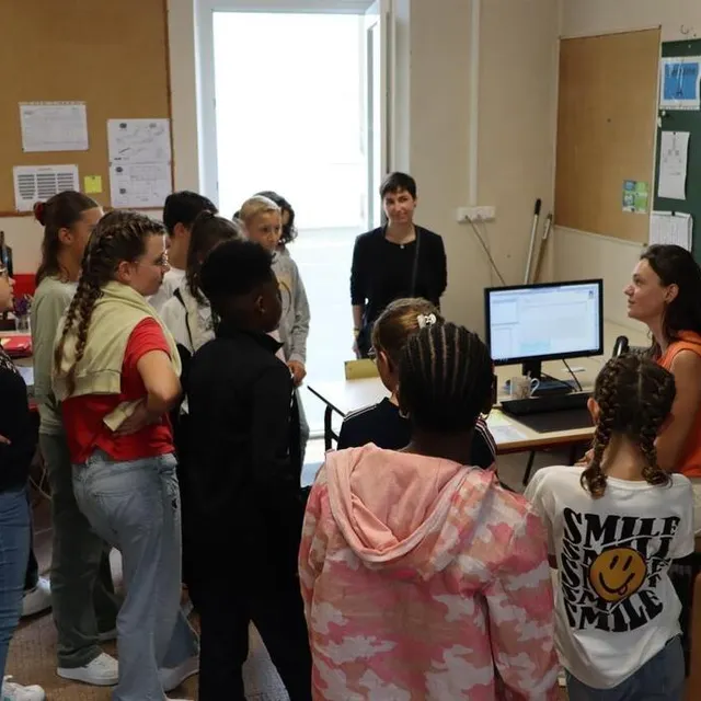 photo à la vie scolaire, les nouveaux élèves de 6e ont le droit à un petit brief sur le fonctionnement de l’établissement.  ©  ouest-france