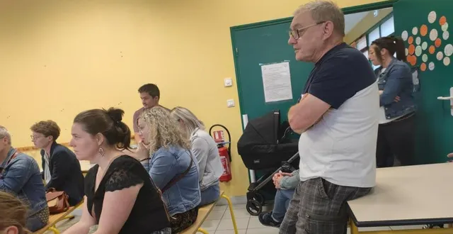 photo  marcel daval, lors de la réunion de rentrée de l’école, vendredi.  &copy;  ouest-france 